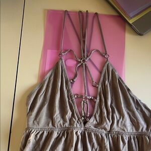 BKE Buckle Taupe Strappy flowy Women's Tank Top. Hides muffin top. Very low cut